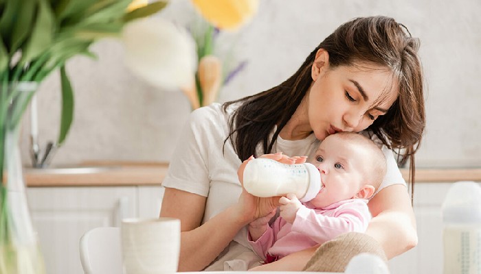 Bật mí giá sữa Aptamil của Anh và Úc cho mẹ lựa chọn